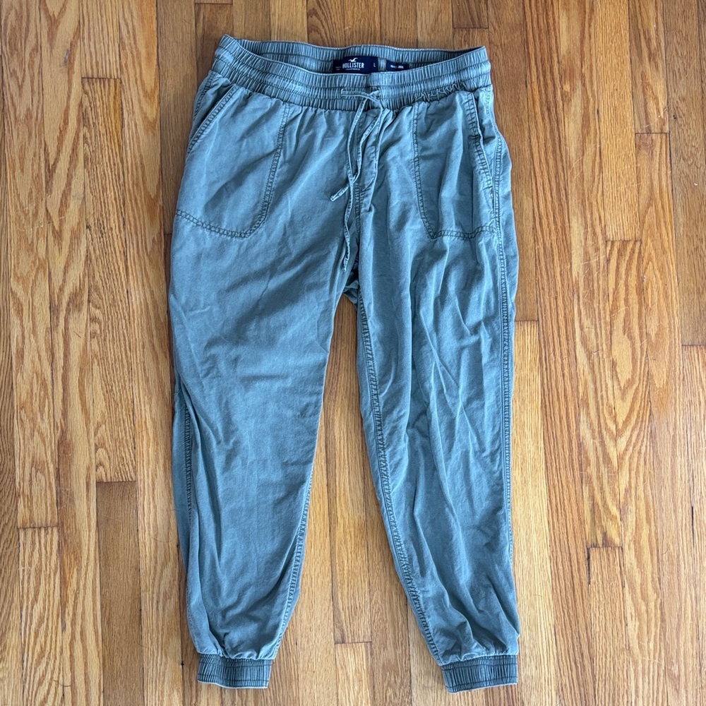 Hollister Women’s Olive Jogger Pants